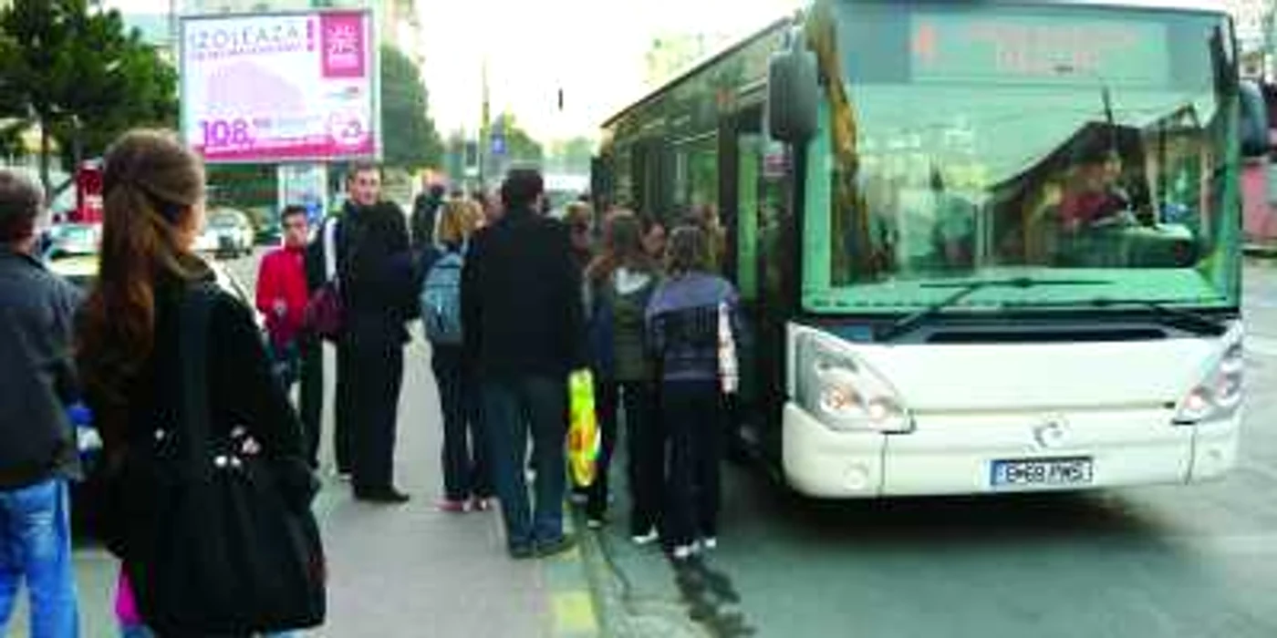 Autobuzele aglomerate sunt preferate de călătorii care nu vor să cumpere bilet