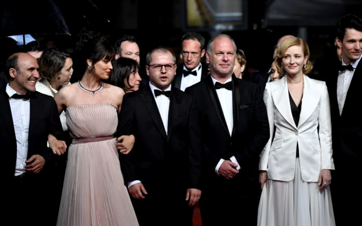 Corneliu Porumboiu si echipa sa, la Fstivalul de la Cannes  FOTO>: AFP