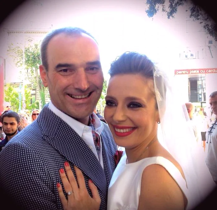 
    Roxana Iliescu a facut ieri nunta cu Paul Gabor  