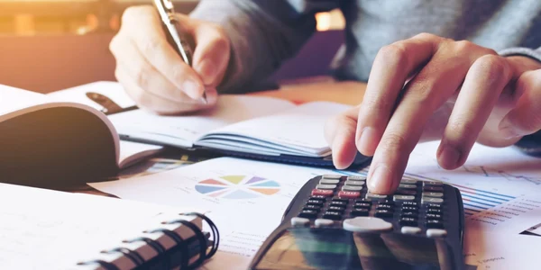Finante - calcule - FOTO Shutterstock