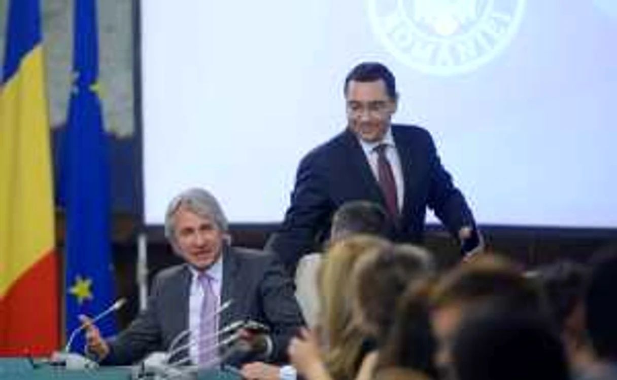 Premierul Victor Ponta şi Eugen Teodorovici, ministrul Finanţelor, au anunţat reducerea cotei standard de TVA de la 24% la 19%, nu la 20% - cum era prevăzut iniţial în proiectul Codului Fiscal, cu doar câteva zile înainte de adoptarea acestuia în Parlament FOTO Mediafax
