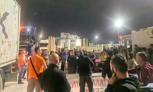 boicot in portul Pireu  FOTO Facebook jpg