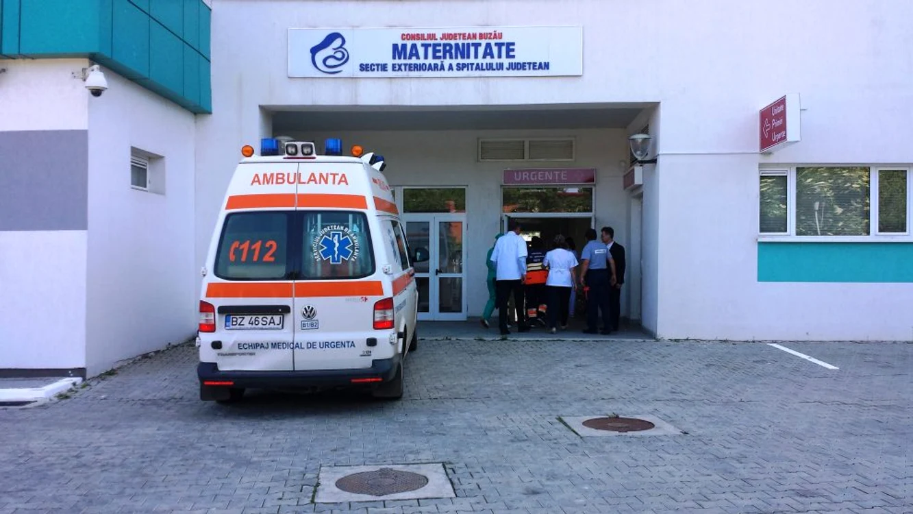 
    Direcţia de Sănătate Publică Buzău a declarat focar de coronavirus la Maternitatea Buzăufoto: Sansanews.ro  