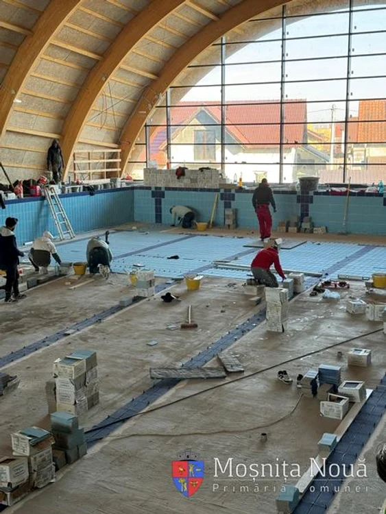 Lucrări la bazinul de la Moșnița Nouă FOTO Primăria Moșnița Nouă