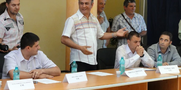 Noi consilieri locali la Slatina, de la stg. la dr: Emil Popa, Cristian Bircea, Ion Vătrai şi Ginel Petre