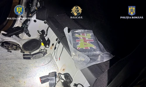 Droguri ascunse în mașină Foto: Poliția Română