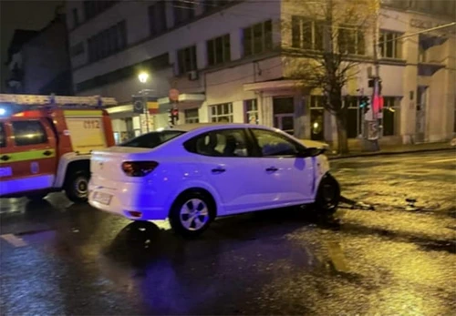 Bolidul manelistului a lovit un Logan care circula regulamentar