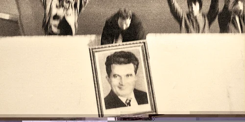 22 decembrie 1989 : „scena balconului“ nu  a lipsit din Revoluţia  de la Târgovişte