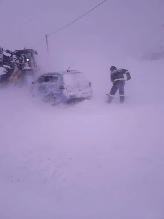 Bărăganul, paralizat după codul roşu de viscol FOTO ISU Călăraşi