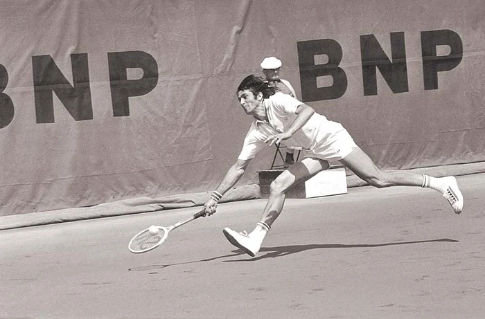 
    Ilie Năstase,  1973. Cu racheta lui de  lemn, românul a  dominat lumea  tenisului  masculin în  anii ‘70Foto: Guliver/Getty Images  