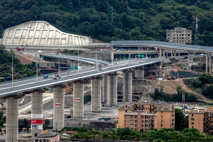 
    Podul Morandi s-a prăbuşit  la 14 august 2018 ucigând 43 de oameni   