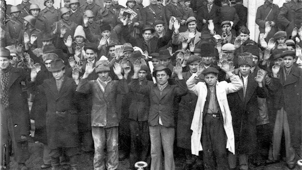 România, cu revolverul la tâmplă. Cele 24 de ore de asasinate legionare văzute în rechizitoriul militar: „Zăcea în mirişte, ciuruit de gloanţe şi degetele împreunate pentru închinăciune“