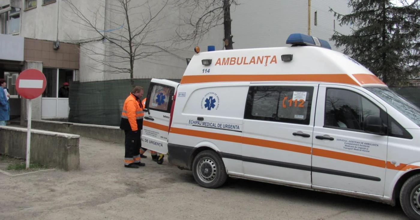 Fata fusese adusă la Spitalul Judeţean de Urgenţă Vaslui cu ambulanţa FOTO:adevarul