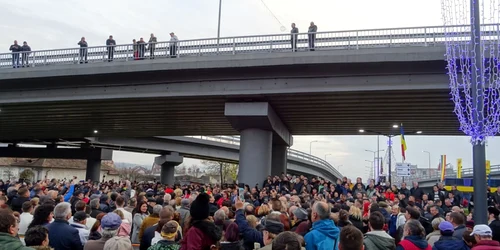 Inaugurare lucrări finale la pasajul suprateran peste calea ferată completat cu bretelele de legătură din Râmnicu Vâlcea Foto Adevărul