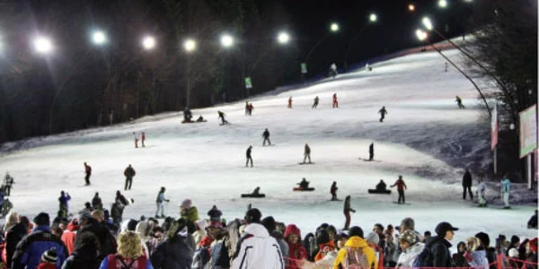 Meteorologii anunţă zăpadă la munte, aşa că turiştii vor putea petrece Revelionul pe stil vechi chiar şi pe pârtie