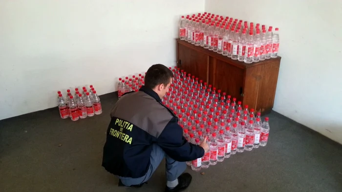 Întreaga cantitate de alcool a fost confiscată FOTO STPF Mehedinţi