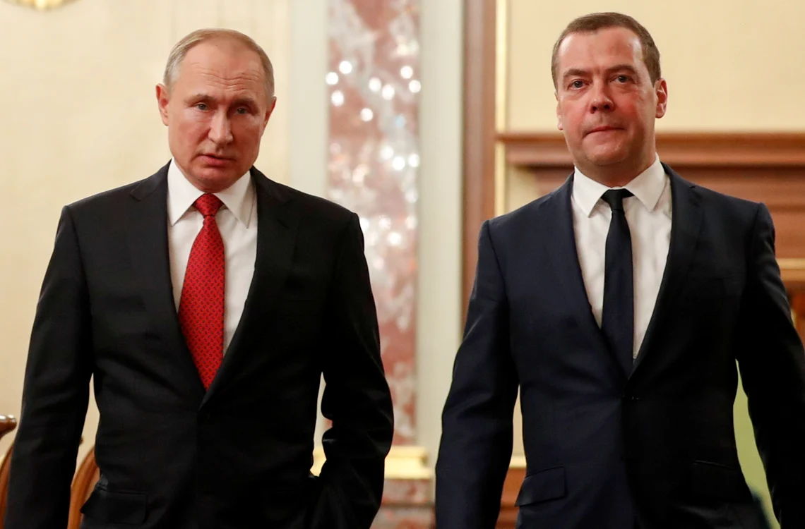 Dmitri Medvedev (dreapta) și-a prezentat demisia ca reacție la intenția lui Vladimir Putin de a modifica Constituțiafoto: EPA EFE