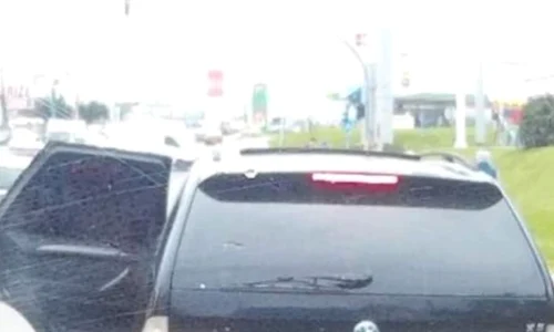 Autoturismul pe care îl foloseau cei doi atacatori să şicaneze şoferii în trafic jpeg