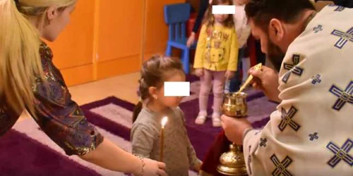 Elevi împărtăşiţi de preot în şcoală Sursa Foto Facebook Tecuceni