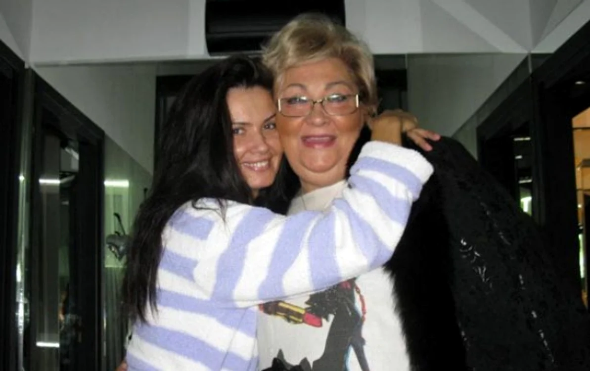 
    Mărioara Zăvoranu a murit. Oana Zăvoranu o va înmormânta în cimitirul familieiFoto: Captură RTV  