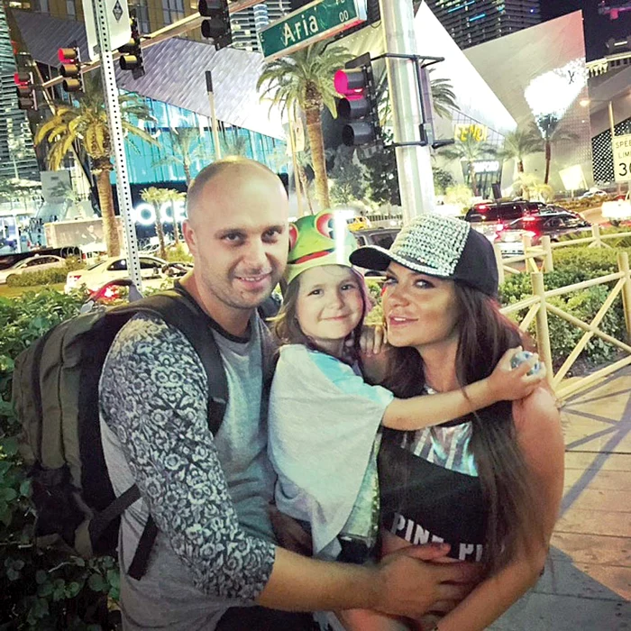 
    Cântăreaţa, cu soţul şi  fetiţa lor, Sienna, au ales  să se distreze în Las Vegas  