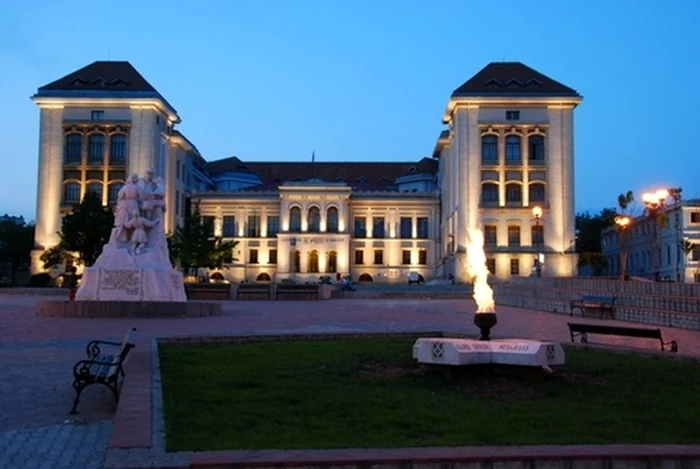 Universitatea de Medicină şi Farmacie Iaşi este târâtă într-un scandal urât de profesorul Dumitru Păduraru