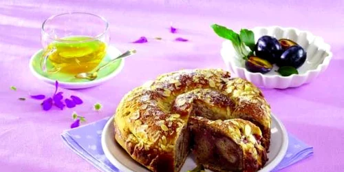 rulada cu prune si aluat cu branza de vaci