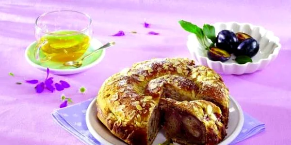 rulada cu prune si aluat cu branza de vaci