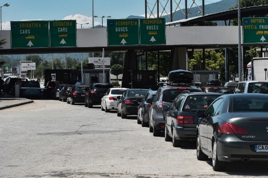 Evitați cozile infernale la vamă! Soluții pentru a ajunge rapid în Grecia cu mașina 