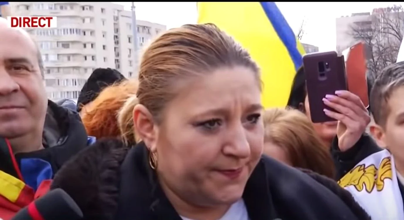 
    Diana Șoșoacă a fost amendată la protestele anti-mască din BucureștiFoto: captură video  