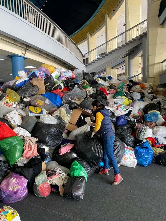 Munţi de donaţii a strâns Primăria Capitalei la Romexpo FOTO news