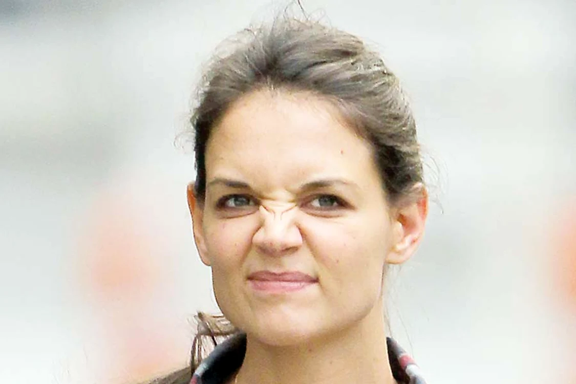 Nu degeaba sunt mamă  şi fiică. Katie Holmes  şi Suri Cruise seamănă  din ce în ce mai mult,  mai ales la  strâmbături