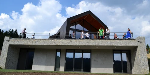 Casele viitorului sunt ecologice şi construite într-un decor superb. FOTOSimona Suciu