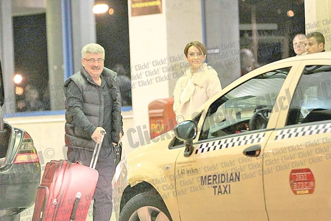 Vineri după-amiază,  Adriana şi Silviu Prigoană  au venit împreună  să-i ia pe cei doi băieţi (FOTOGRAFII: MIHAI IONESCU)