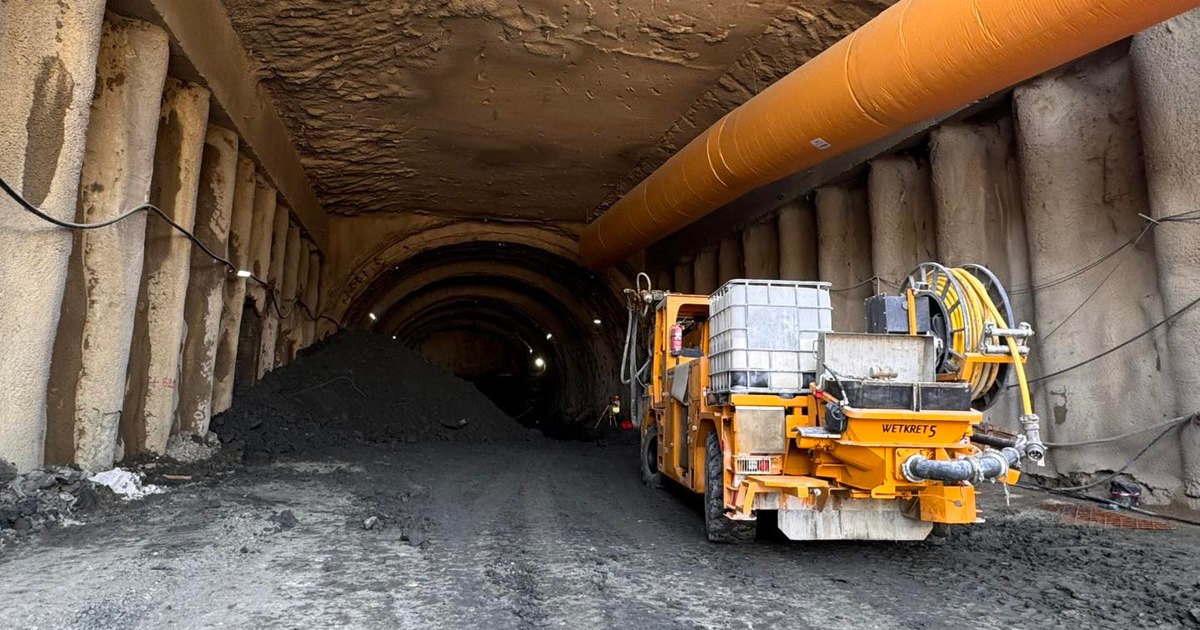 Mobilizare impresionantă pe șantierul autostrăzii din vestul României: 800 de muncitori la lucru! Mobilizare impresionantă pe șantierul autostrăzii din vestul României: 800 de muncitori la lucru!