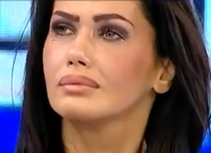Înmormantare Marioara Zăvoranu. Oana a plâns în hohote la căpătâiul mameiCaptură Antena 1