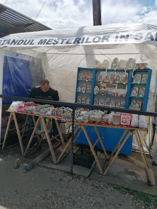 Artizanul în sare Nicolae Istratie din Vâlcea la atelierul de creaţie de la Ocnele Mari Foto Adevărul