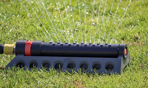 lawn sprinkler 4971510 1280 jpg