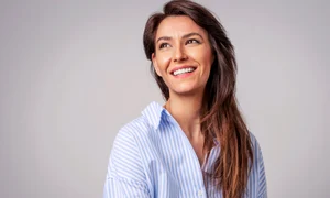 femeie fericită  foto   Shutterstock jpg