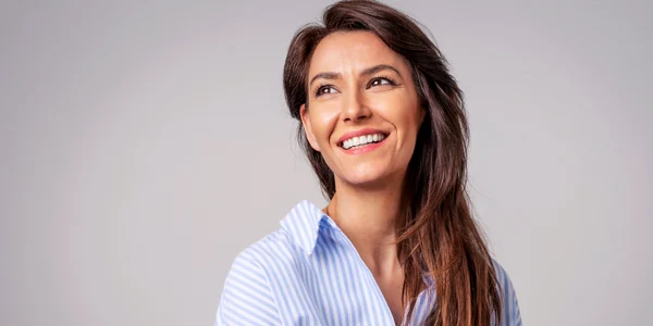 femeie fericită  foto   Shutterstock jpg