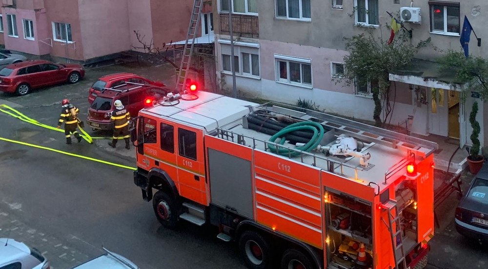 Un bărbat din județul Bihor a ajuns la spital cu arsuri grave, după ce a turnat apă peste uleiul încins într-o tigaie