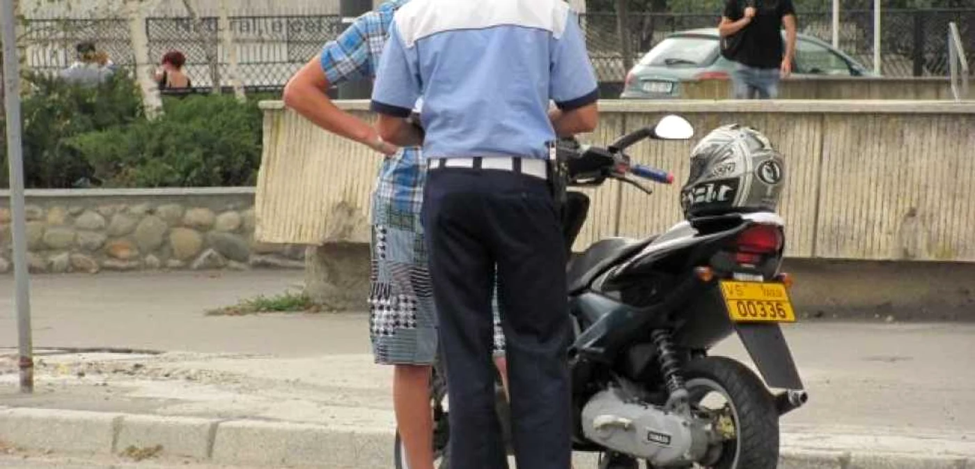 Tânărul circula cu o motocicletă cu numere false Foto: arhivă Adevărul