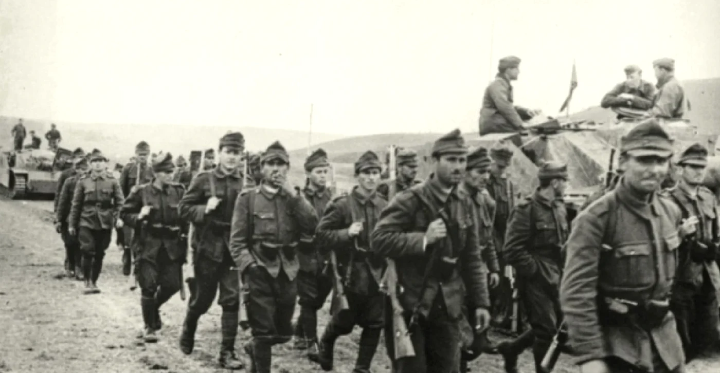 Ostaşi români pe front, în Al Doilea Război Mondial / foto: Adevarul