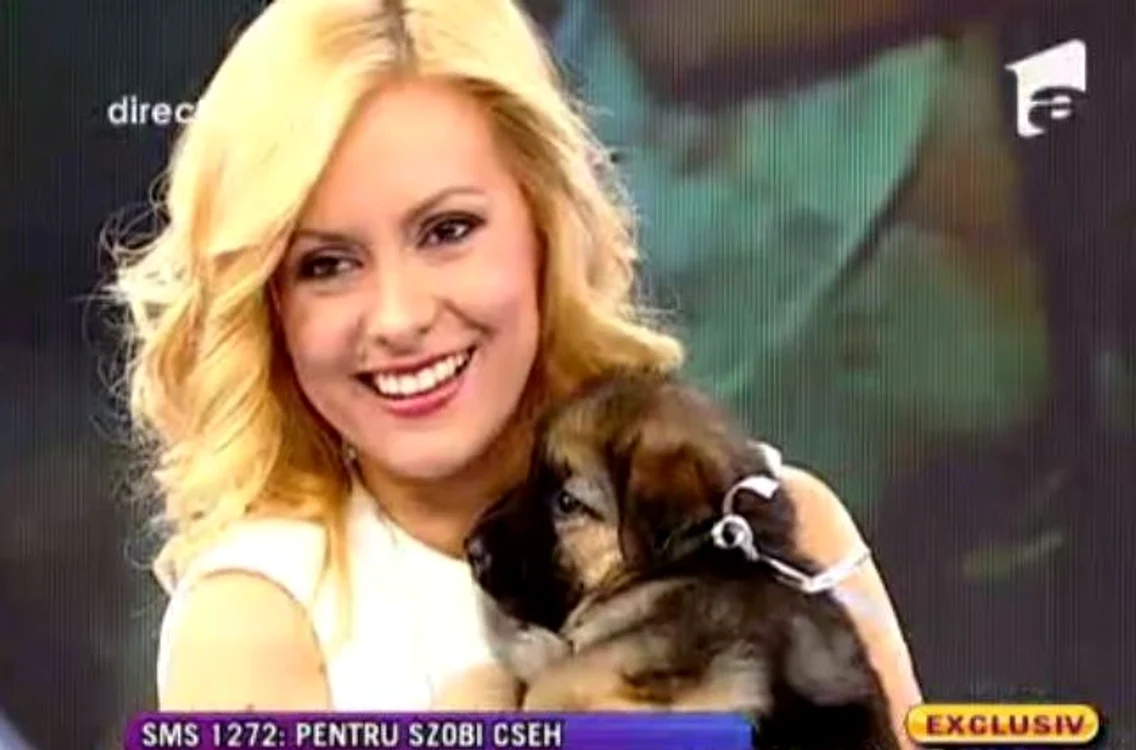Simona Gherghe a fost cucerită de puiul de câine (captură Antena 1)