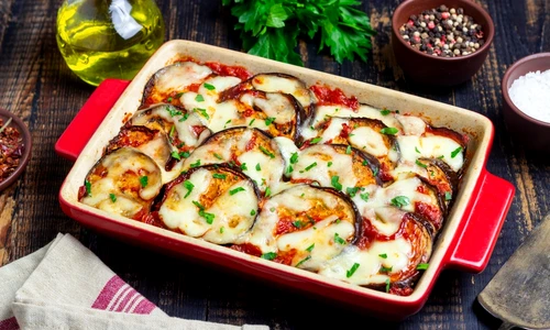 Vinete cu mozzarella  Sursa foto shutterstock 2212714959 jpg