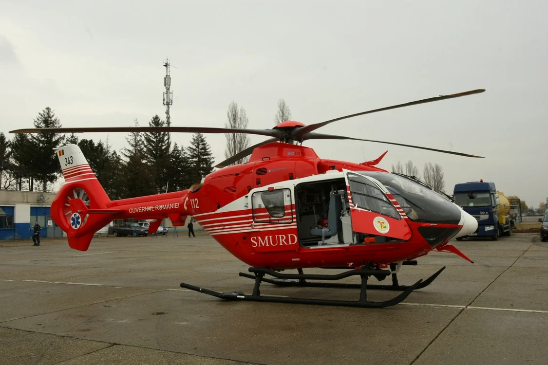 Elicopter SMURD pentru cazurile grave din Bărăgan şi Dobrogea FOTO Adevărul