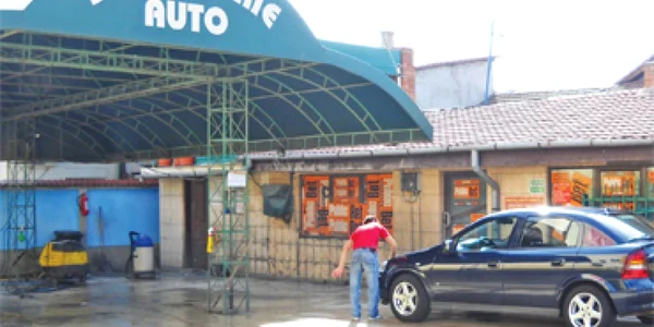 Spălătoriile auto, mai multe şi mai prospere