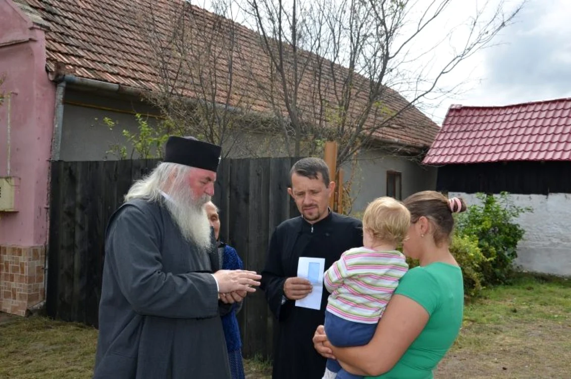 Ioan Selejan la casa din Variaş FOTO Mitropolia Banatului