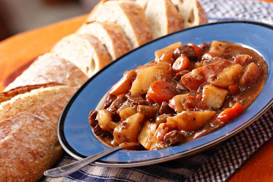 tocanita de vita cu legume jpeg