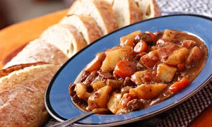 tocanita de vita cu legume jpeg